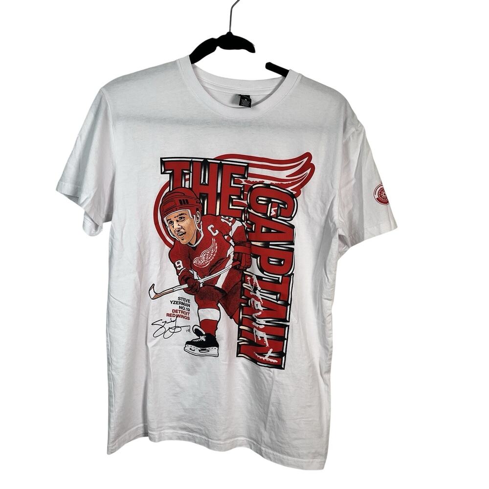 White Detroit Red Wings Steve Yzerman caricature T-shirt Size Medium